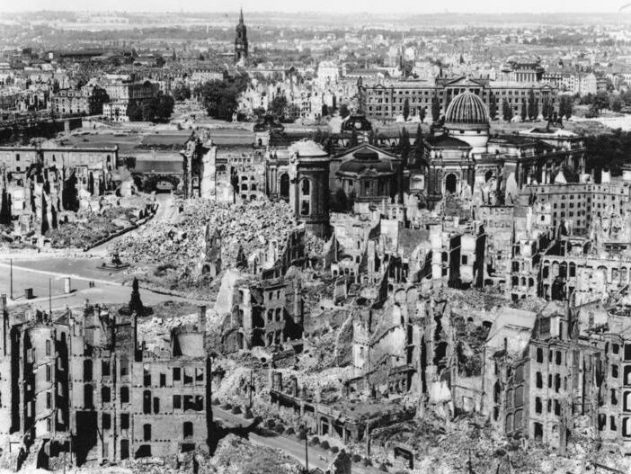 Dresden Von Bundesarchiv, Bild 146-1994-041-07 / Autor/-in unbekannt / CC-BY-SA 3.0, CC BY-SA 3.0 de, https://commons.wikimedia.org/w/index.php?curid=5483604