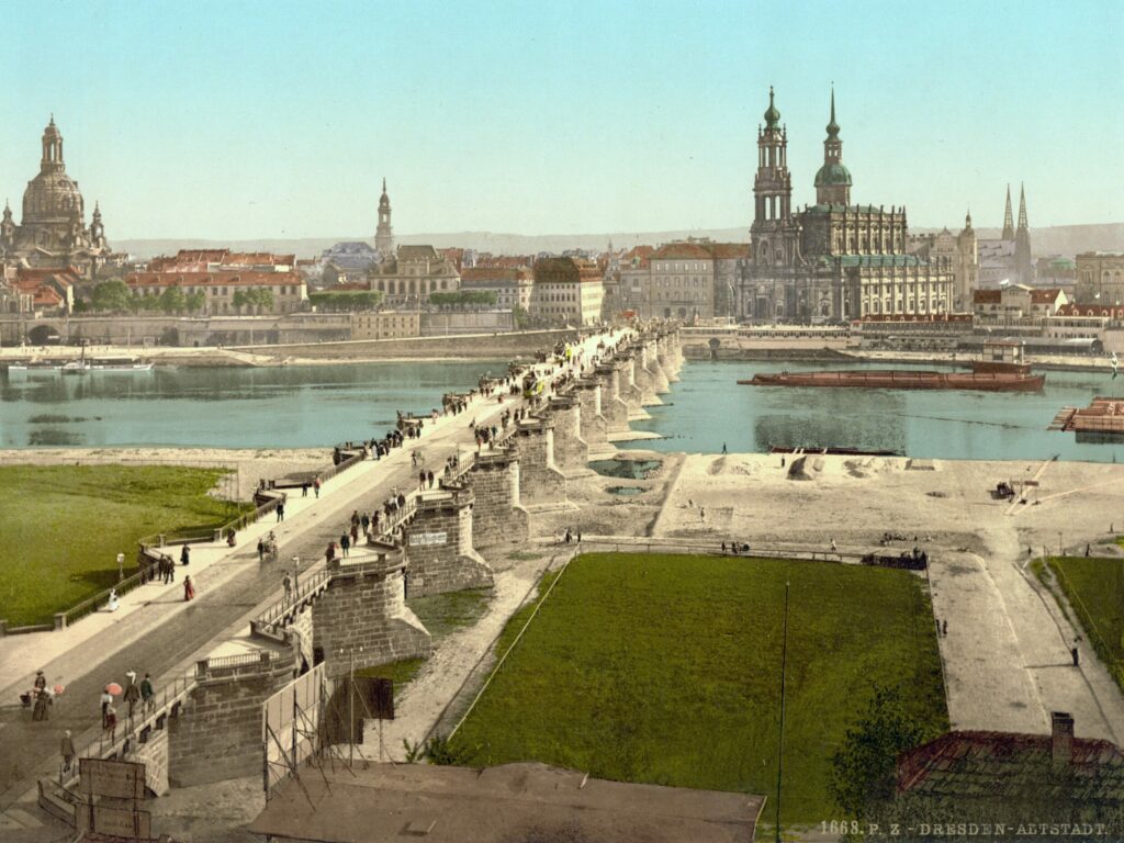 Dresden Von Autor/-in unbekannt - Dieses Bild ist unter der digitalen ID ppmsca.00938 in der Abteilung für Drucke und Fotografien der US-amerikanischen Library of Congress abrufbar.Diese Markierung zeigt nicht den Urheberrechtsstatus des zugehörigen Werks an. Es ist in jedem Falle zusätzlich eine normale Lizenzvorlage erforderlich. Siehe Commons:Lizenzen für weitere Informationen., Gemeinfrei, https://commons.wikimedia.org/w/index.php?curid=13979